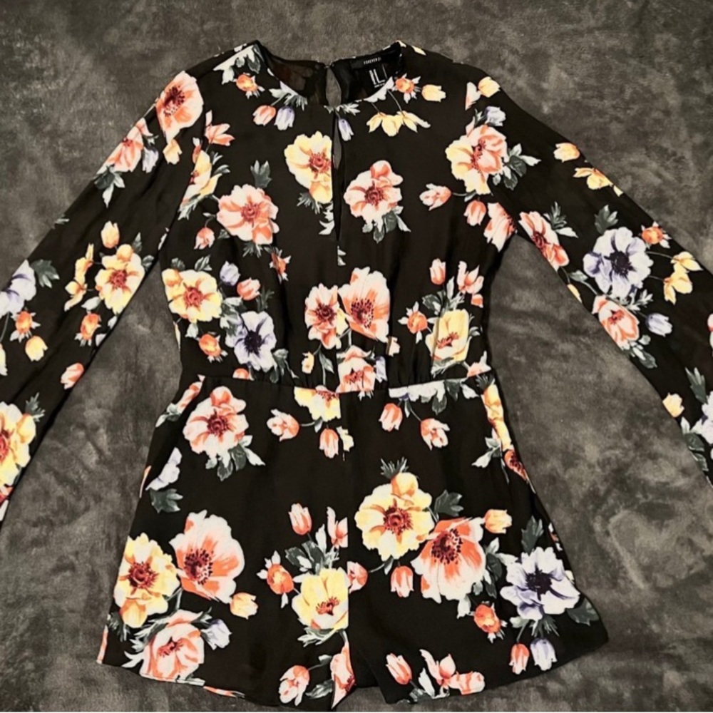 Forever 21 Women’s Floral Long Sleeve Romper
